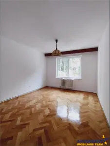Apartament cu 3 camere, decomandat, etaj1, UMF,Cornisa, Targu Mures - foto 2