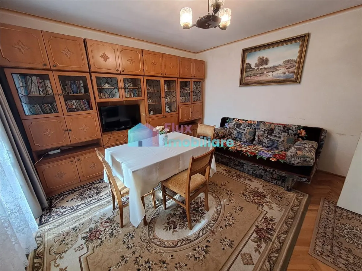Apartament cu 2 camere zona ultracentrala etaj 2 - foto 1
