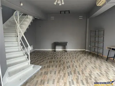 Spatiu comercial pe doua nivele, compozitie eleganta, Central, Targu Mures. - Targu Mures