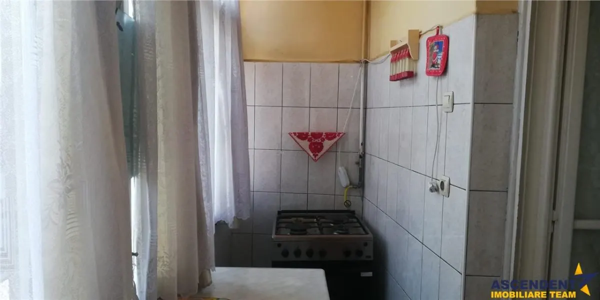 Casa cu 2 camere, curte comuna, cartier invecinat Centru -  Targu Mures - foto 7