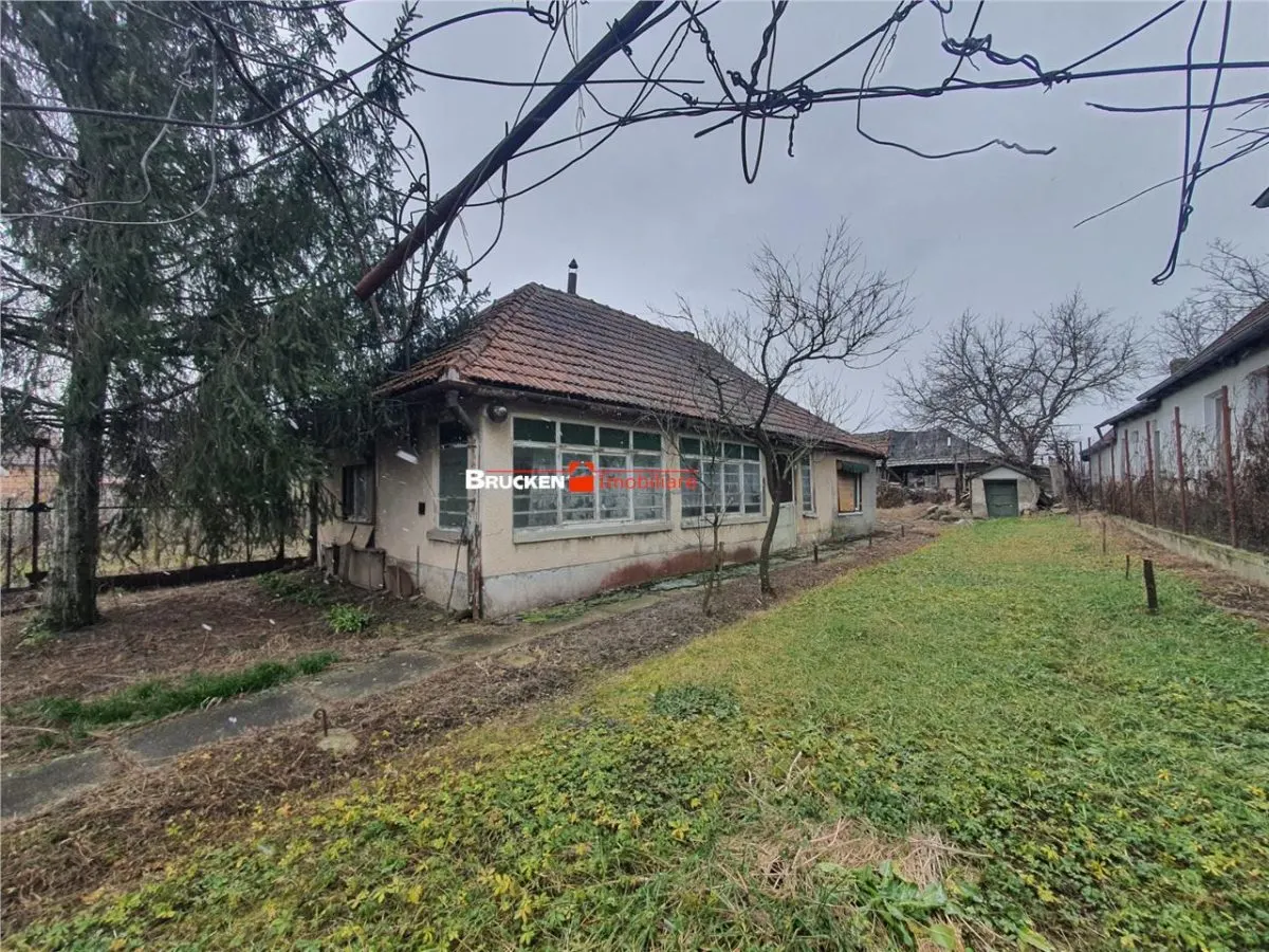 Casa cu teren aferent - foto 1