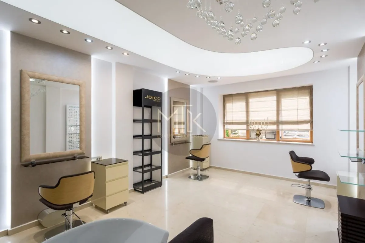 Proprietate premium cu curte – ideala pentru business-uri | LACUL TEI - foto 11