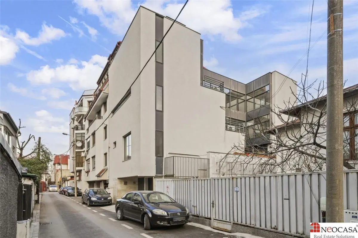 VILA CU SPATII GENEROASE IN DOROBANTI CU LIVING DE 75 MP SI TERASE DE 100 MP - foto 1
