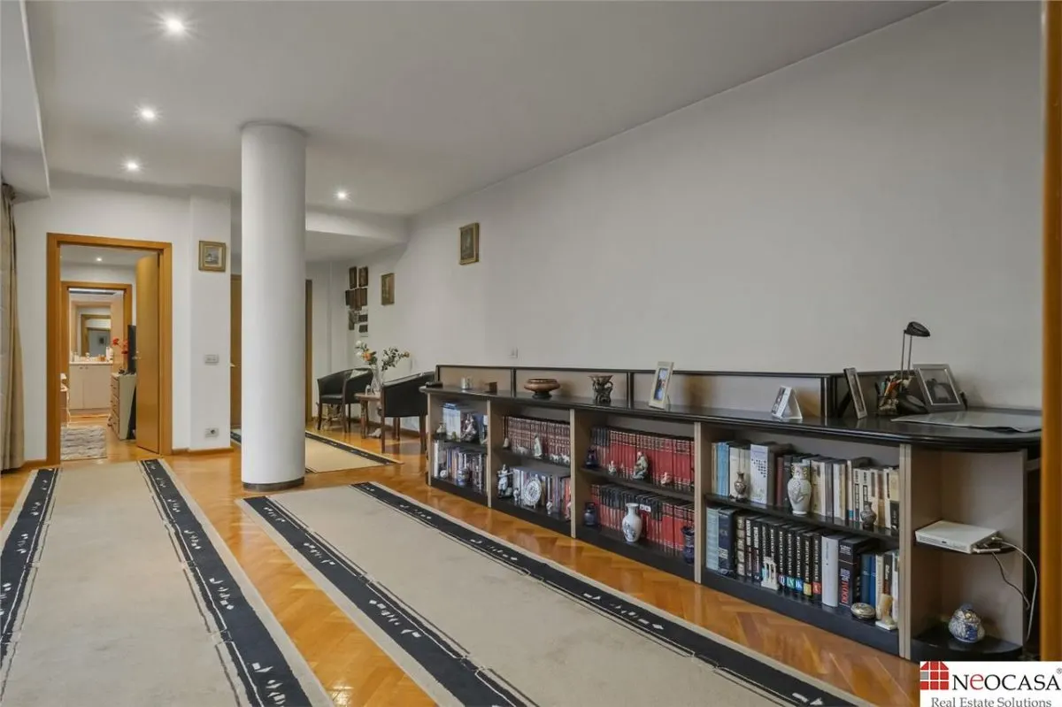 VILA CU SPATII GENEROASE IN DOROBANTI CU LIVING DE 75 MP SI TERASE DE 100 MP - foto 19