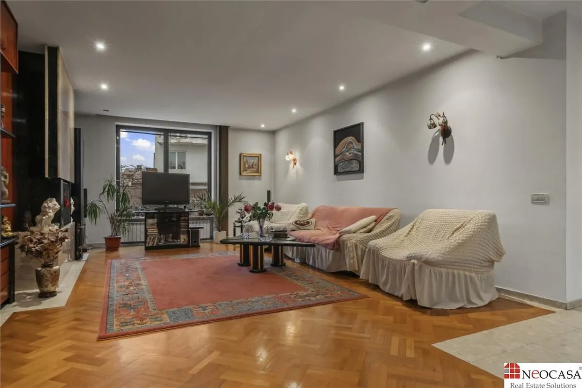 VILA CU SPATII GENEROASE IN DOROBANTI CU LIVING DE 75 MP SI TERASE DE 100 MP - foto 8