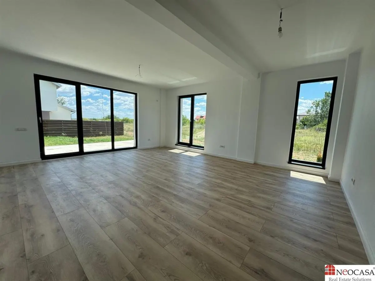 VILA IN CORBEANCA - OSTRATU // CURTE 364 MP // 5 CAMERE - foto 3