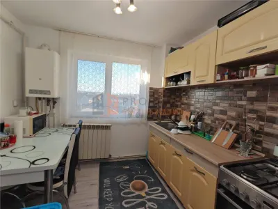 Apartament 2 camere cf 1 semidecomandat zona Micro 5 - foto 3