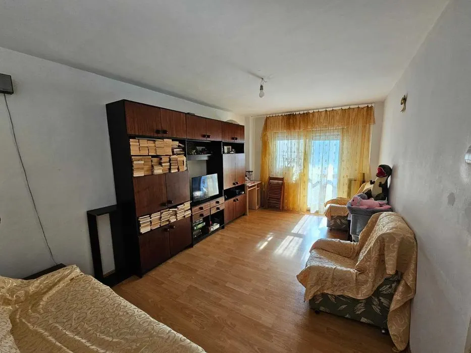 Apartament 3 camere decomandat, Racadau - foto 1