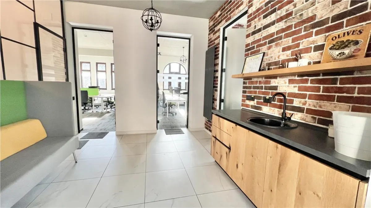 Cladire ultracentrala pretabila centru medical I birouri â€“ Brasov | Lift | Parcare proprie - foto 7