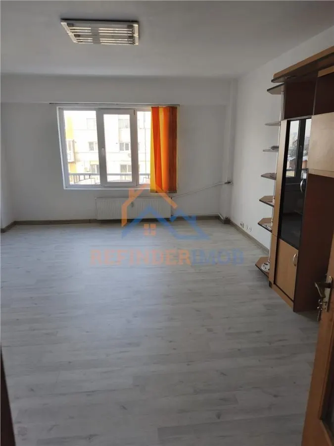 Apartament de vanzare cu 3 camere, 2 grupuri sanitare, zona Calea Calarasilor - foto 1