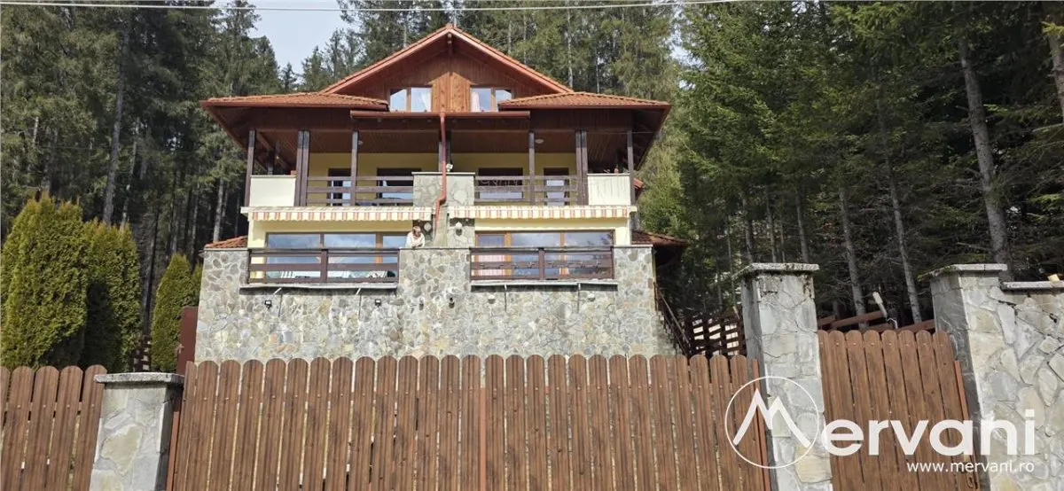 Vila duplex de vanzare cu 4 camere in Azuga - foto 1