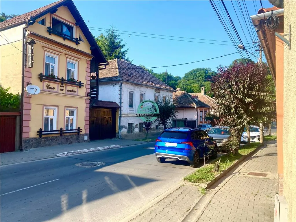 VAND PENSIUNE CU 7 CAMERE IN SIGHISOARA LA 800 MP DE CETATE - foto 1