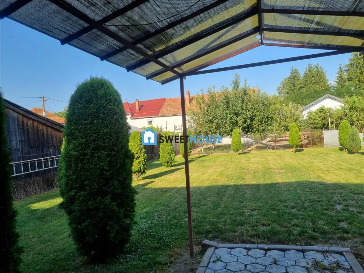 Casa de vanzare in Mandra  Spatiu generos si anexe - foto 1