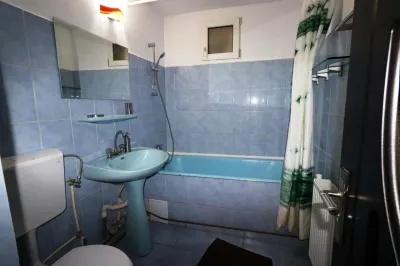 Apartament 2 camere Nicolina prima statie din Podu Ros - foto 12