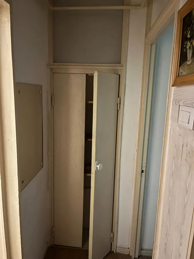 APARTAMENT 1 CAM DECOMANDAT PODU DE FIER ET 2 DIN 4 LIBER - foto 2