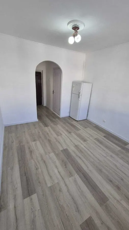 GARSONIERA LIBERA ETAJ 2 DIN 3 BAZA 3 - foto 1