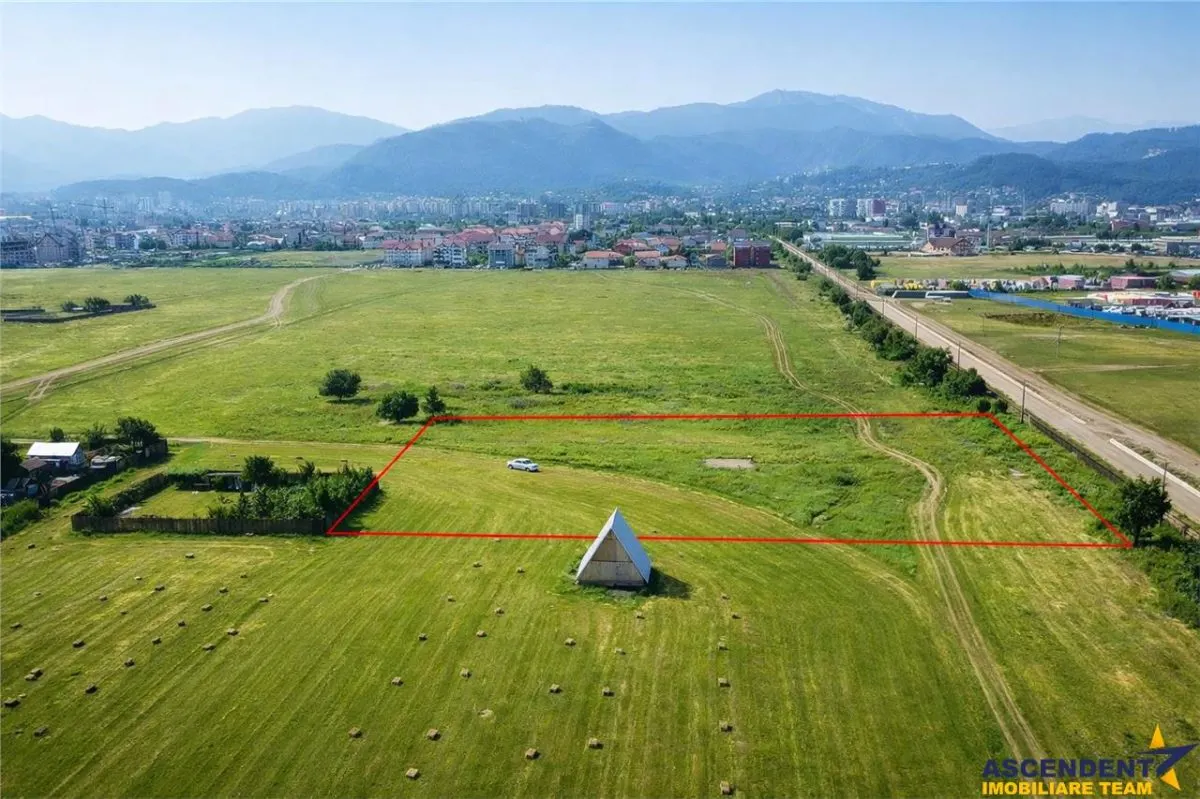 Teren intravilan pretabil:constructie blocuri/vile/investitional, Tractorul, Brasov - foto 1