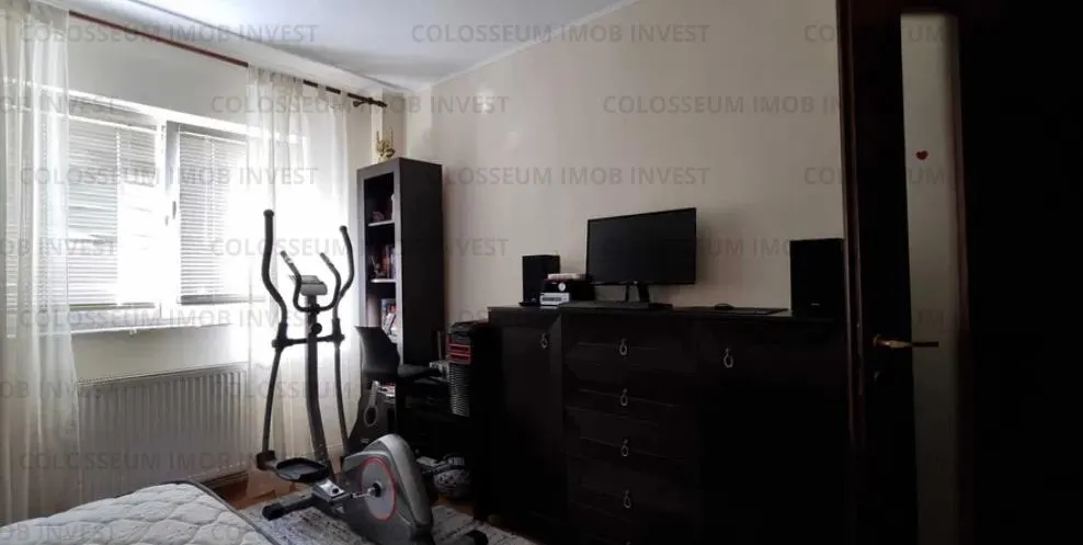 Apartament cu 4 camere, decomandat - zona Astra - foto 8