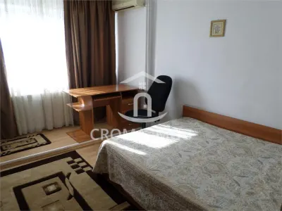 De inchiriat apartament 3 camere Ploiesti, zona Central - foto 10