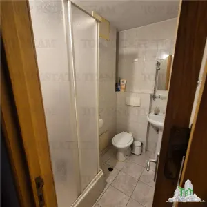 Apartament spatios cu 4 camere plus boxa accesibila din interior. - foto 13