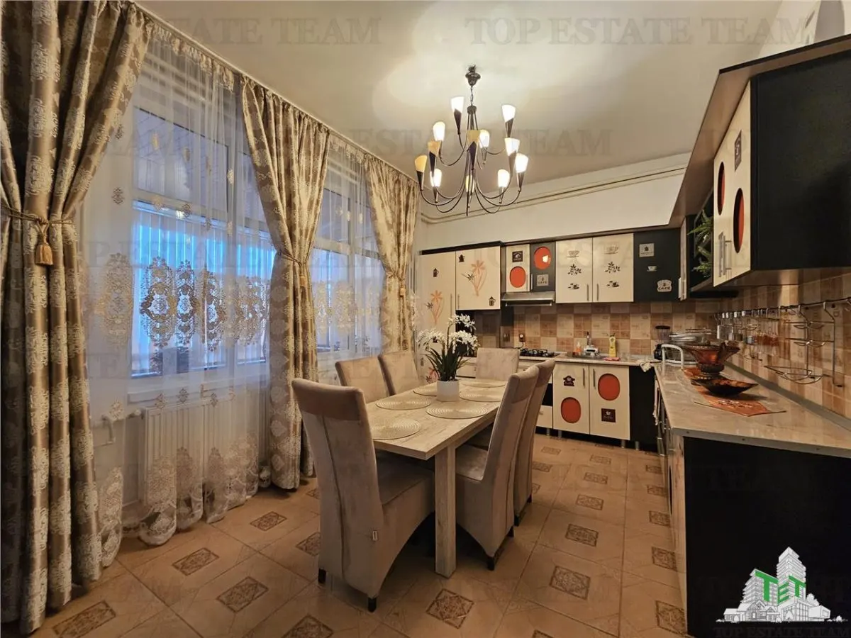 Casa spatioasa si versatila de vanzare in Eforie Nord - ideala pentru locuinta + afacere! - foto 13