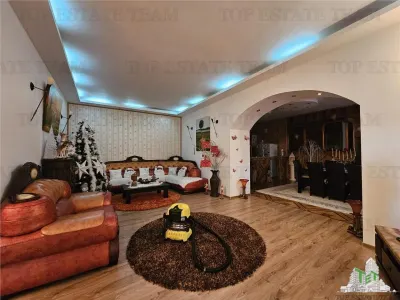 Casa spatioasa si versatila de vanzare in Eforie Nord - ideala pentru locuinta + afacere! - foto 3