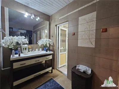 Casa spatioasa si versatila de vanzare in Eforie Nord - ideala pentru locuinta + afacere! - foto 23
