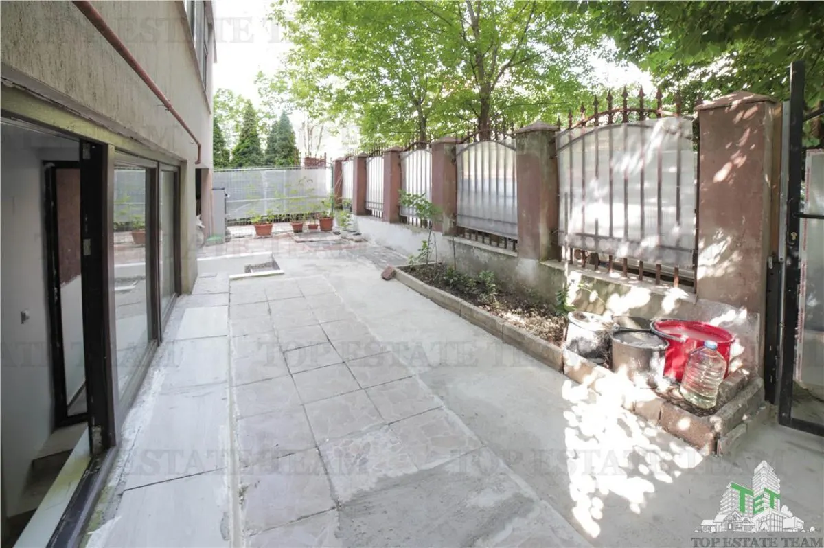 Apartament 2 camere si curte de 37 mp, aproape de Scoala 179 de vanzare in zona Damaroaia - foto 1