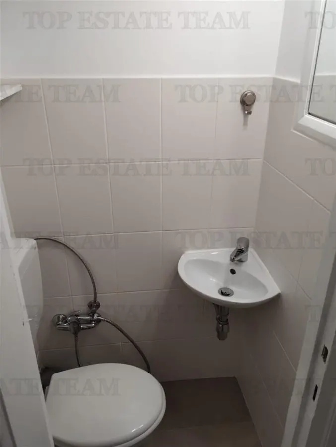 Apartament 3 camere de inchiriat in vila  ,cochet, nou renovat , balcon,  curte interioara . Foisorul de Foc - foto 9