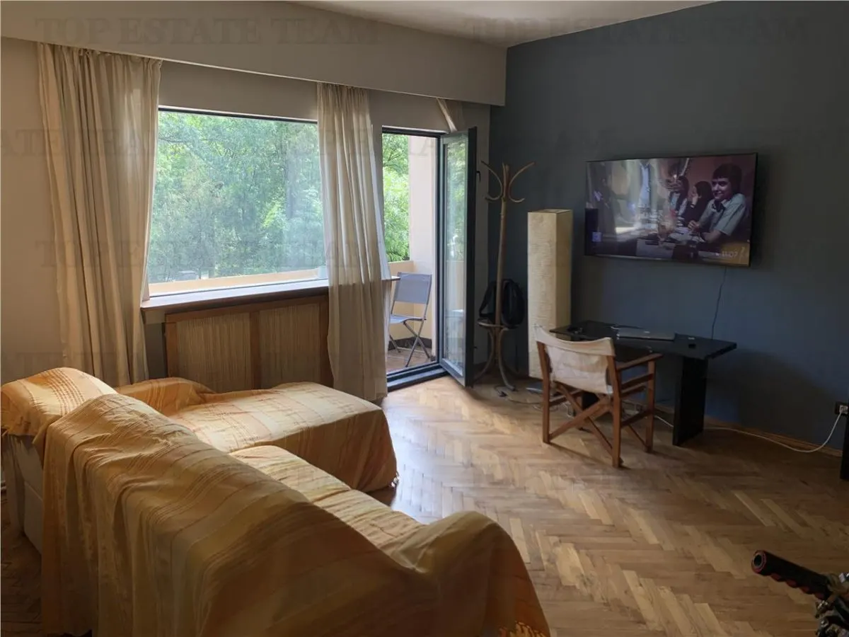 Apartament cu 2 camere de vanzare, Parc Cismigiu, centrala si balcon - foto 1