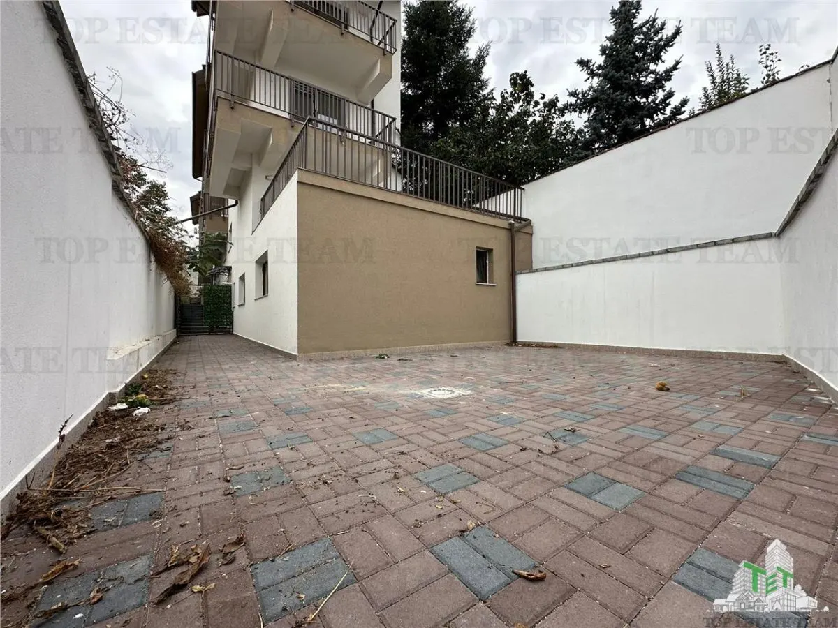 Apartament 2 camere si curte de vanzare Damaroaia - foto 2