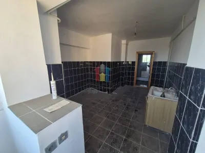 LIBER! 4 camere transformat in 3 camere, bloc cu lift, decomandat, Bariera - foto 7