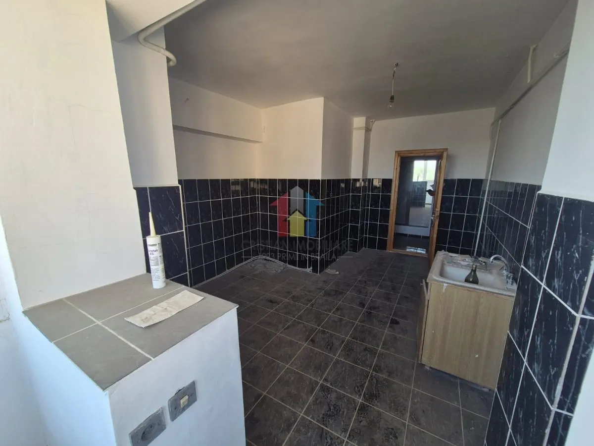 LIBER! 4 camere transformat in 3 camere, bloc cu lift, decomandat, Bariera - foto 7