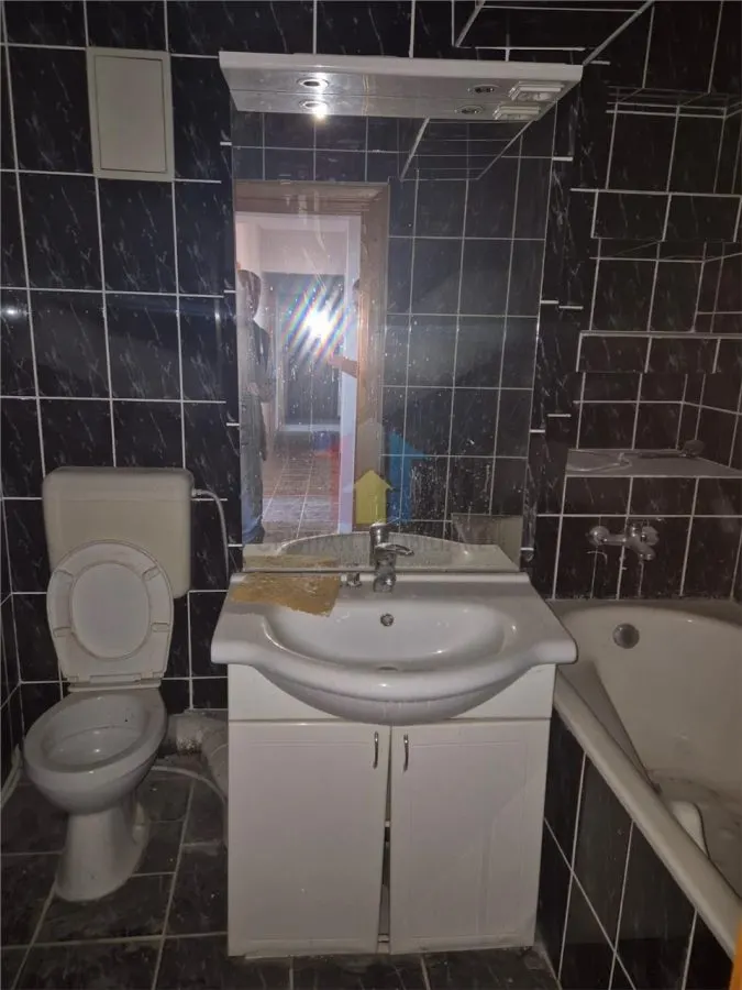 LIBER! 4 camere transformat in 3 camere, bloc cu lift, decomandat, Bariera - foto 9