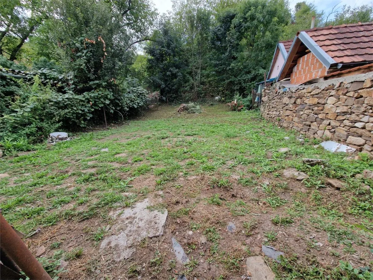 Clocotici Lot de Casa cu amprenta, apa, curent, teren 576 mp. - foto 3