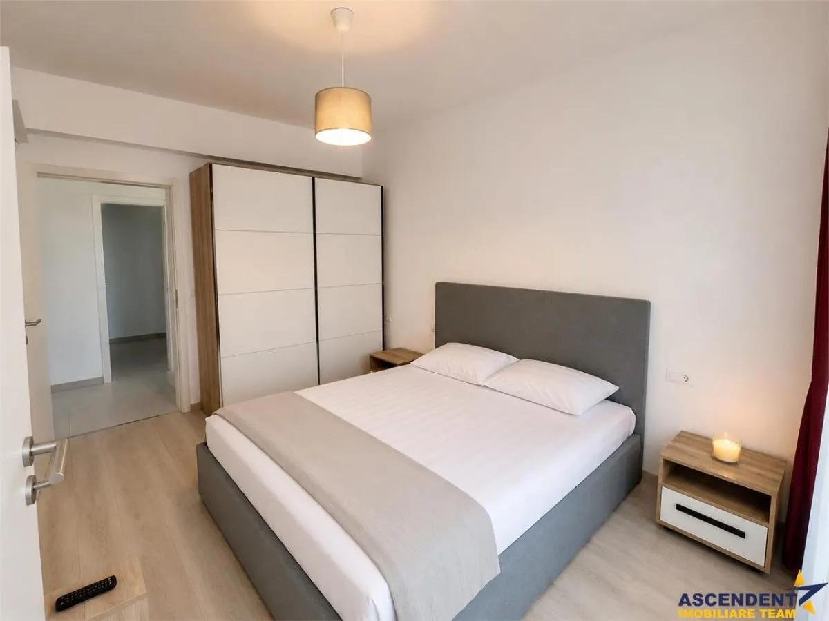 Apartament cu 3 camere, decomandat, regim vila, terasa, 2bai, Tractorul, Brasov - foto 3
