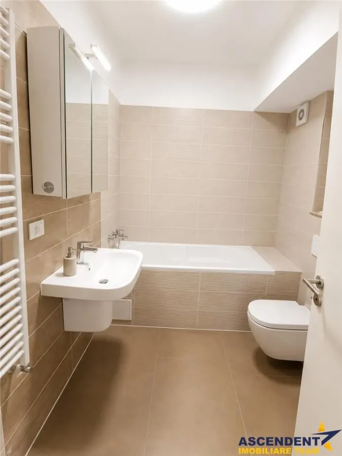 Apartament cu 3 camere, decomandat, regim vila, terasa, 2bai, Tractorul, Brasov - foto 5