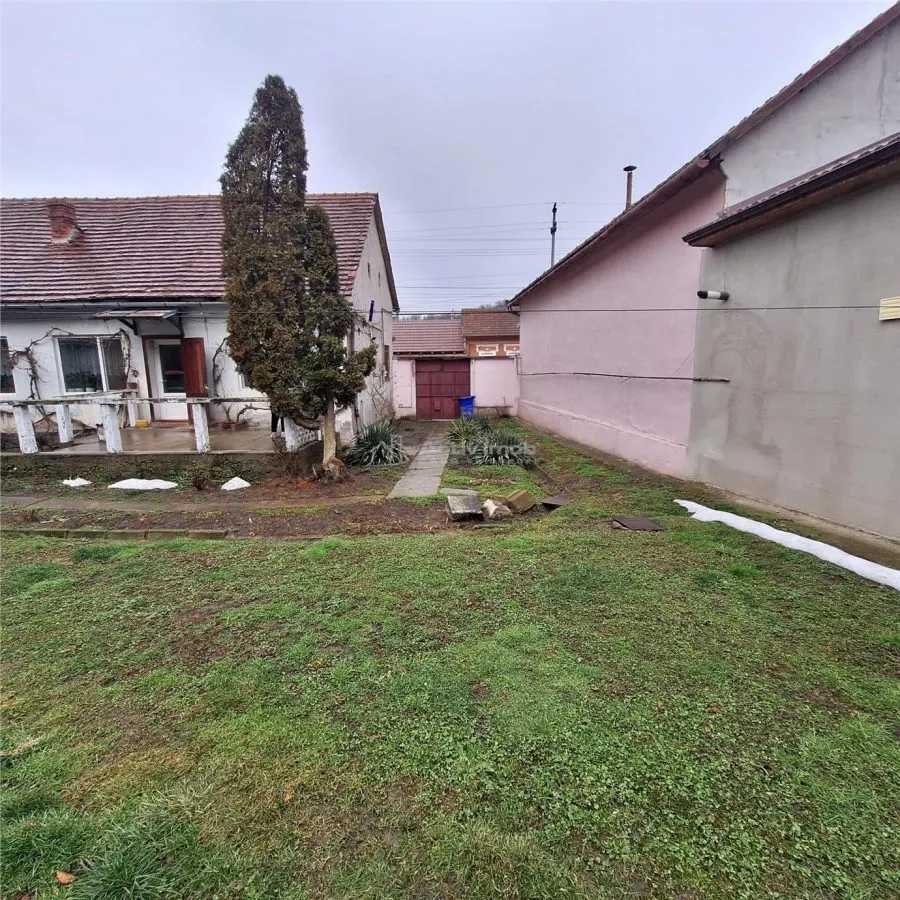 Bocsa Montana, Casa mare la strada principala - foto 4