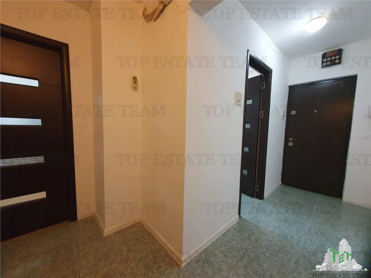 Apartament 4 Camere bloc Petromar in zona Gara Constanta - foto 19
