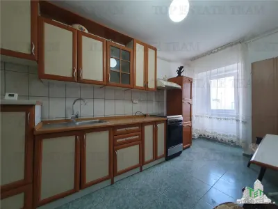 Apartament 4 Camere bloc Petromar in zona Gara Constanta - foto 6