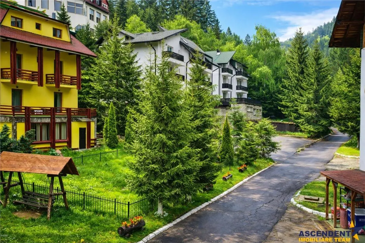 In ambientul statiunii Poiana Brasov,etaj1, 2bai,terasa la 360 grade,parcare asigurata - foto 4