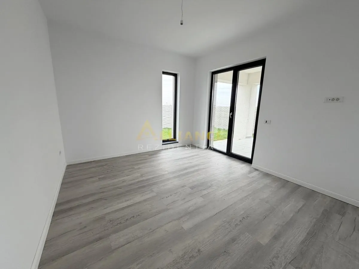 Casa individuala  ~ 4 camere ~ 2 bai ~ 112mp utili + 470mp teren - foto 3