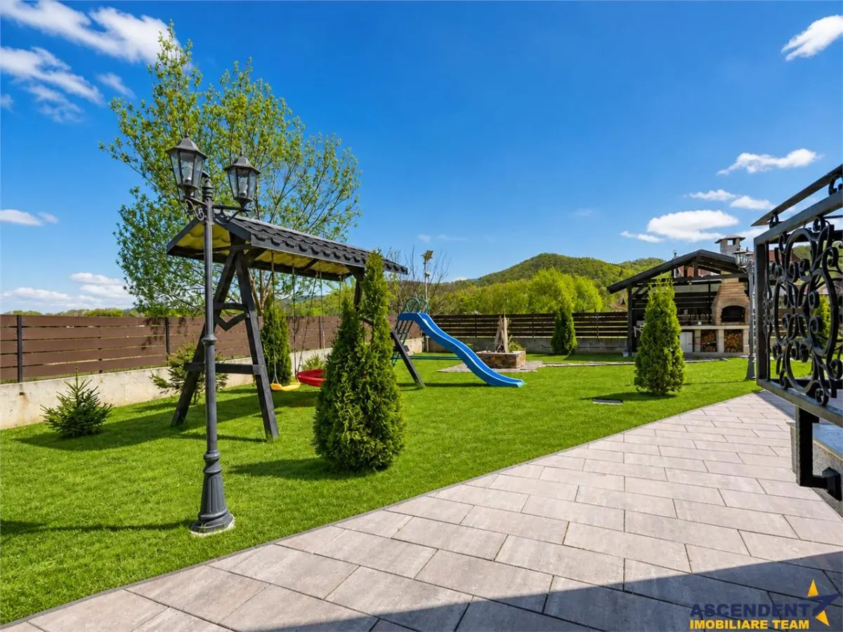 Resedinta privata la poalele Bucegilor, 350 mp, facilitati, 1.250 mp teren, Rasnov - foto 15
