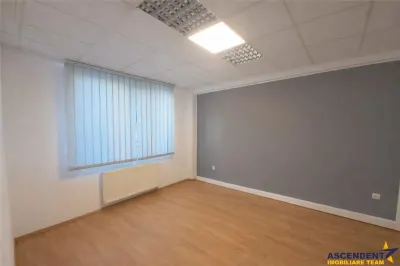 Spatiu, configurat pe trei niveluri, Central, Brasov - foto 3