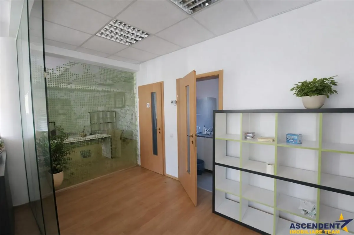 Spatiu, configurat pe trei niveluri, Central, Brasov - foto 5