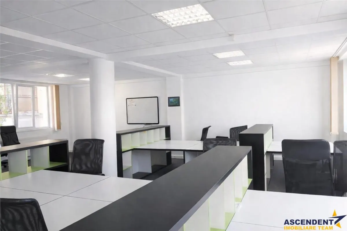 Spatiu, configurat pe trei niveluri, Central, Brasov - foto 7