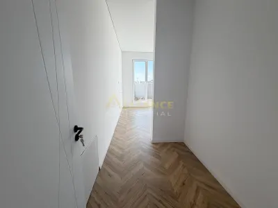 Casa individuală parter - 4 camere - 2 băi + dressing - teren 371mp - foto 5