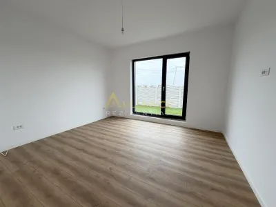 Casa individuala - 4 camere - 2 bai - 130mp utili + teren 470mp - foto 8