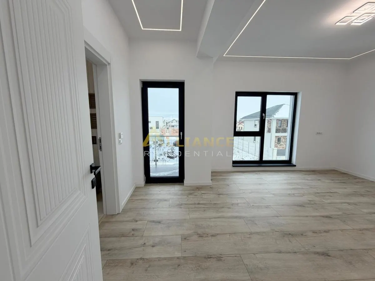 Vila individuala P+1E cu finisaje de lux - 4 camere 3 bai - 540mp teren - foto 2