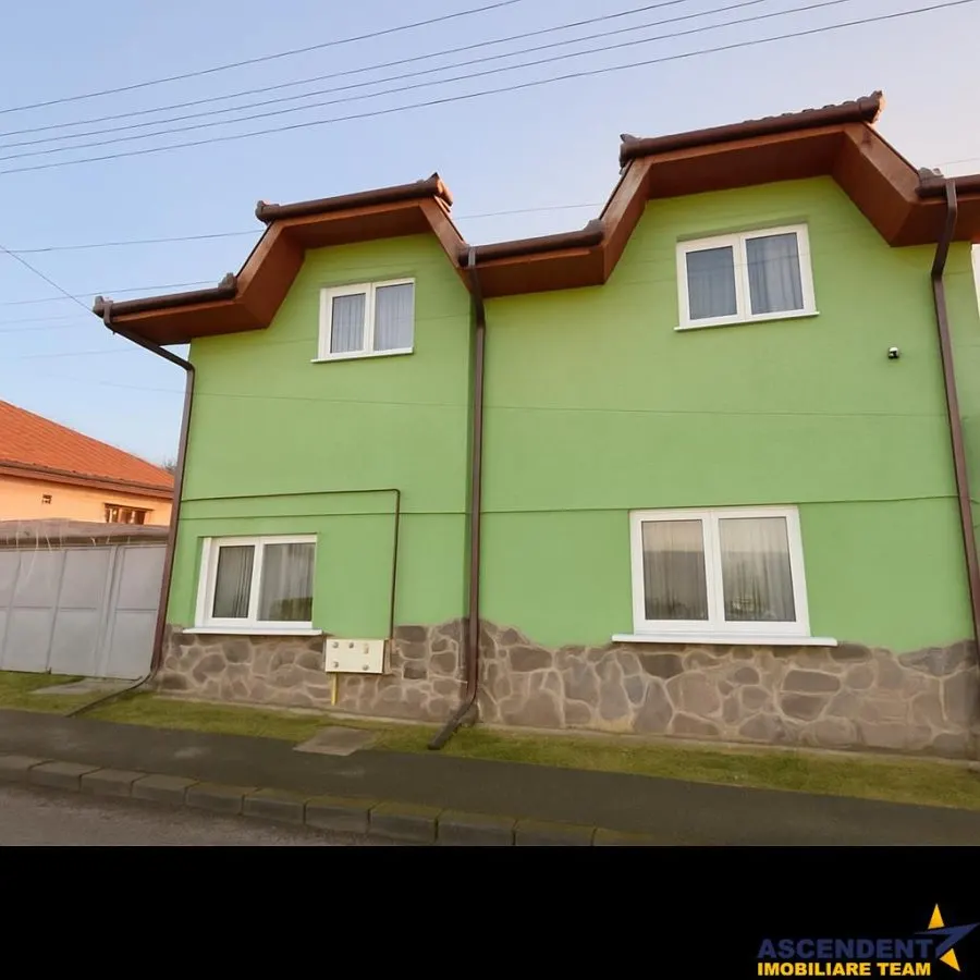 Casa potential:activitati comerciale, birouri, locuire multifamiliala,677 mp teren - foto 1
